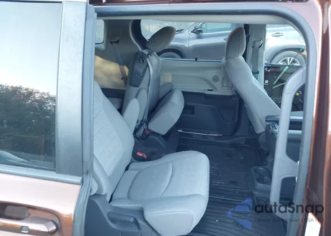 2021 Toyota Sienna Le из США, поврежденный, VIN 5TDKRKEC1MS055573